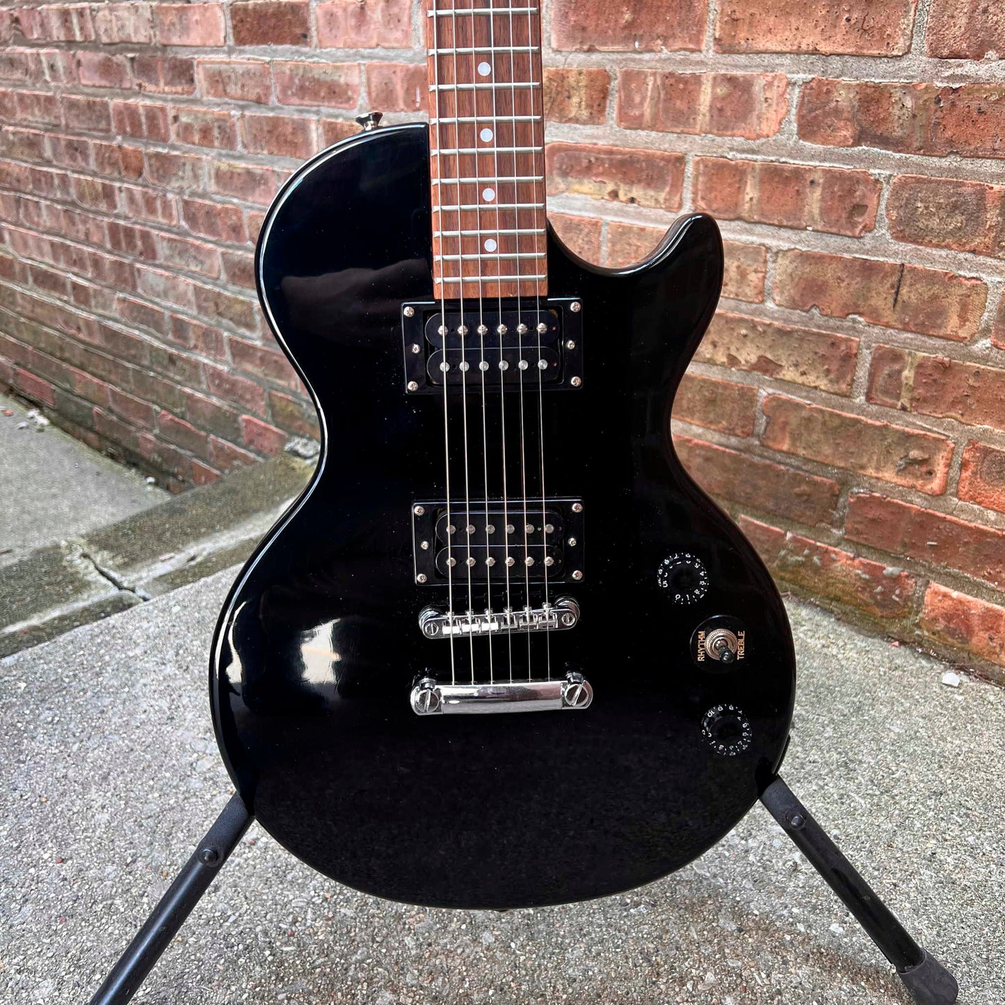 Epiphone Special II Electric Guitar Gloss Black w/case (used)