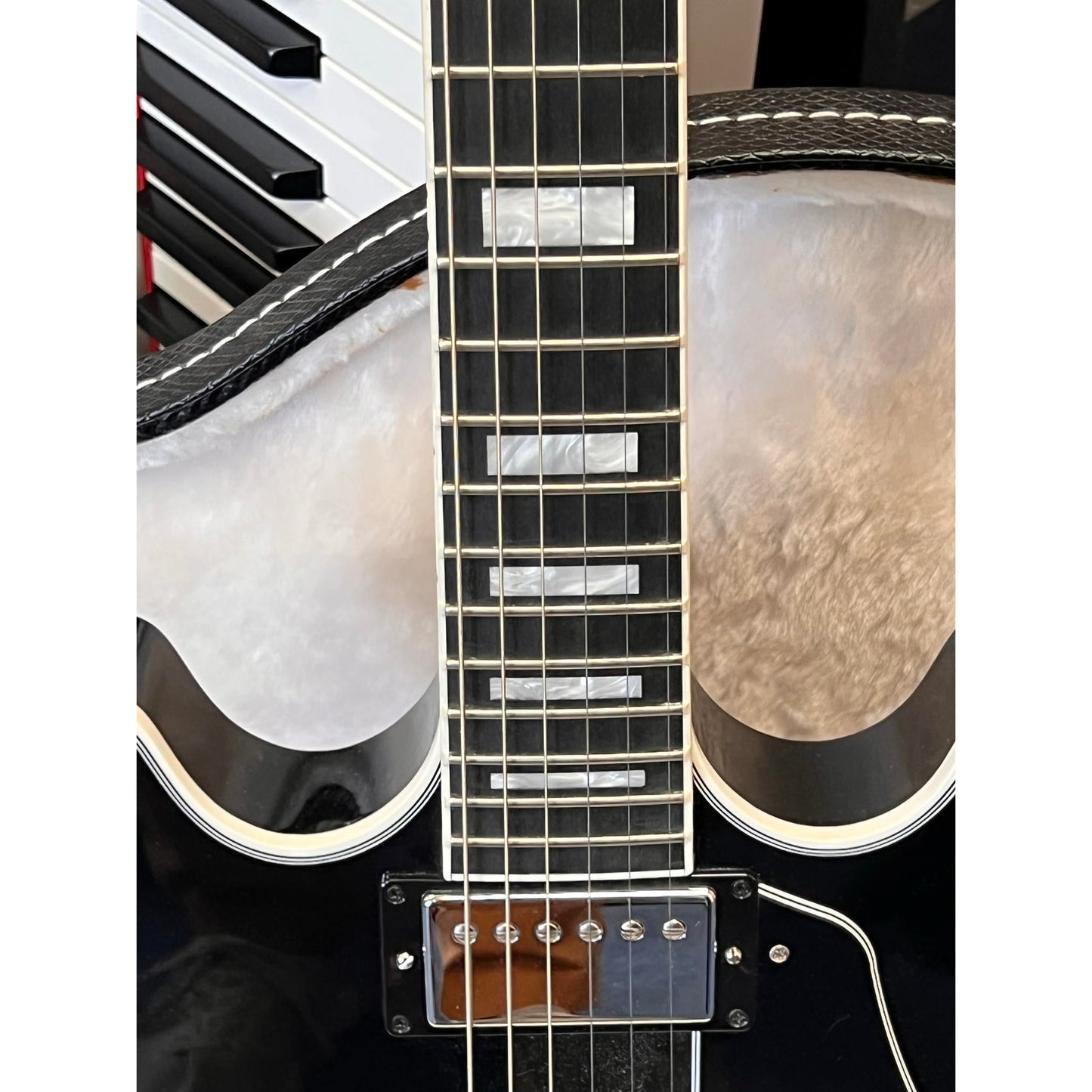 Gibson Midtown Custom Semi-Hollowbody Guitar Black 2014 model  Excellent