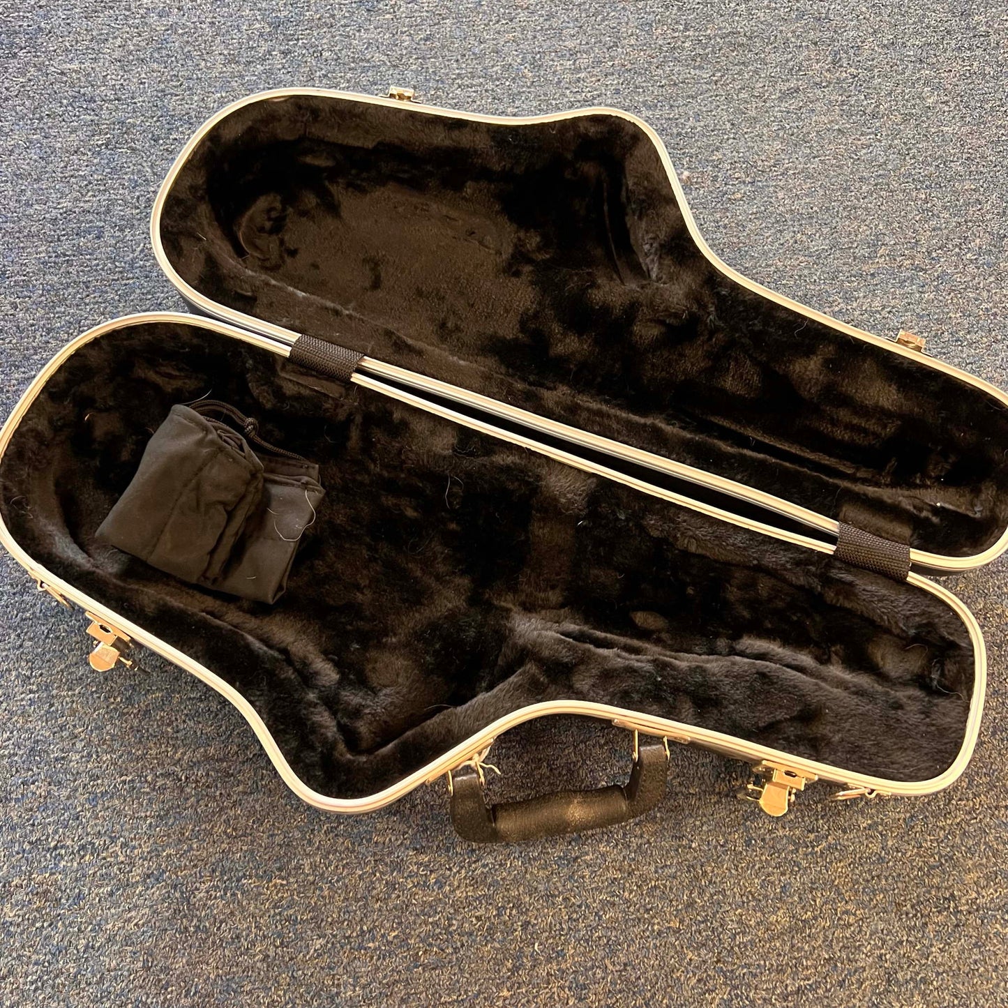SKB Contoured Alto Saxophone Case (used)
