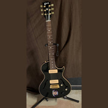 Load image into Gallery viewer, Gibson House of Blues Blueshawk Electric Guitar 1998 Excellent (used)

